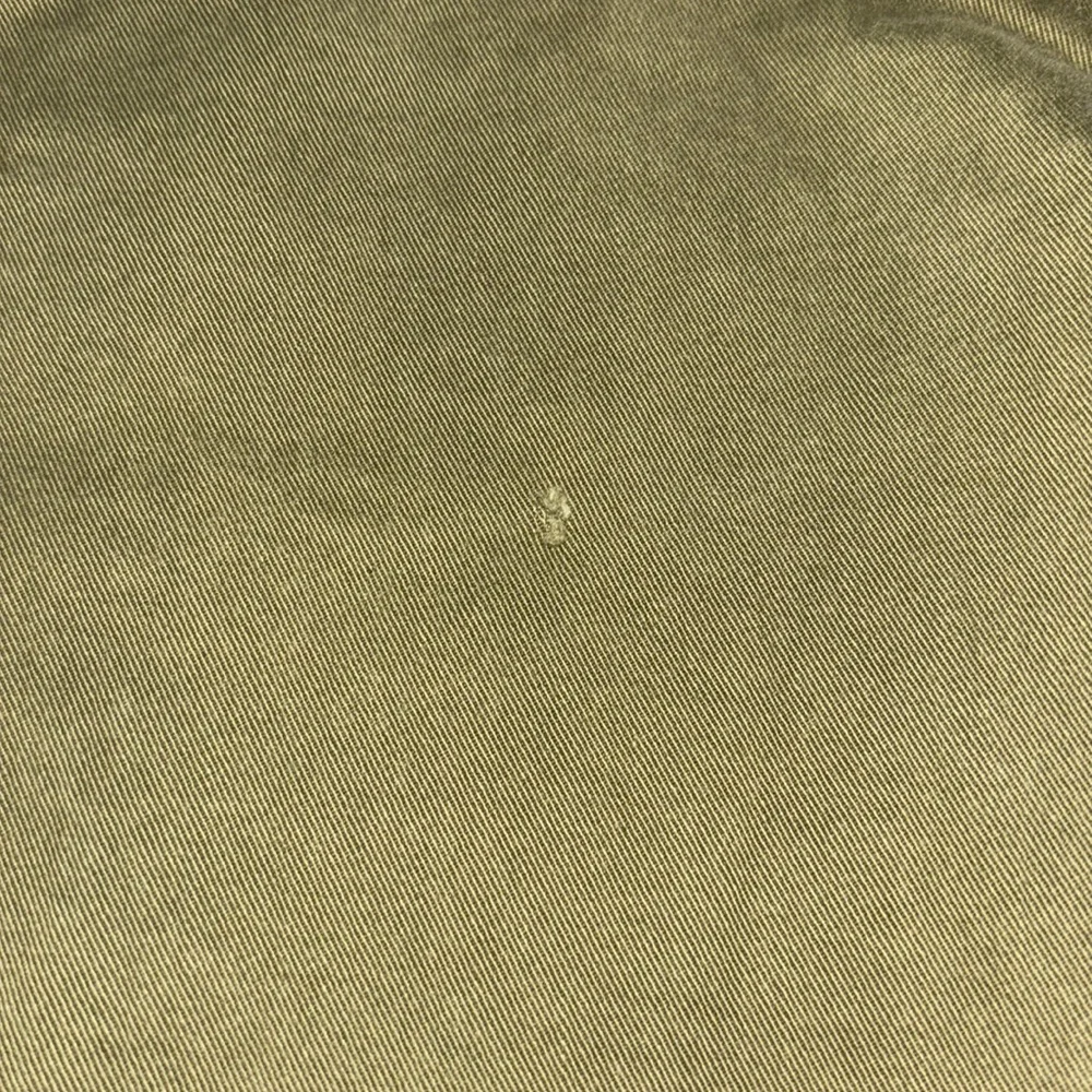 Mens Gap khakis size 36x34. Small tear on left buttock area. - Picture 4 of 4